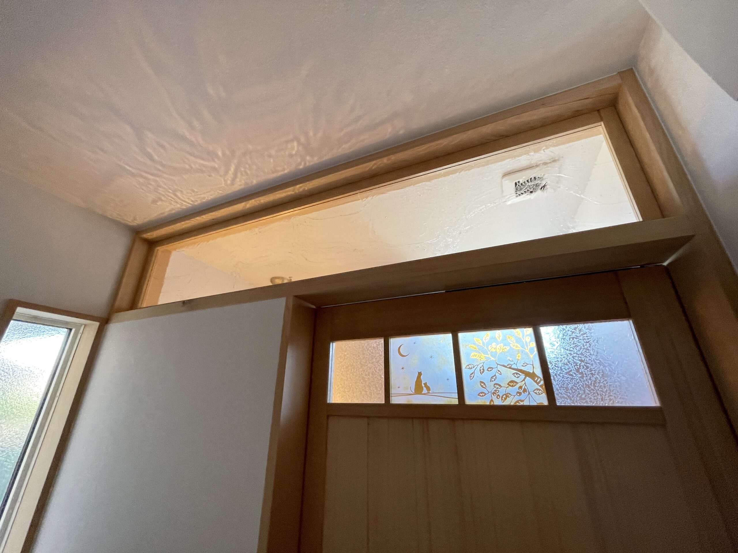 家族と穏やかな時間を過ごす、広いリビングがある家