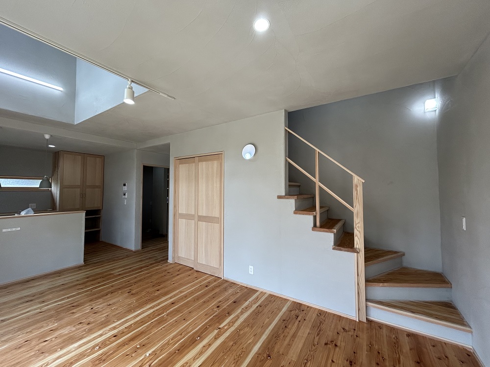 大きな窓から四季を感じる暮らし