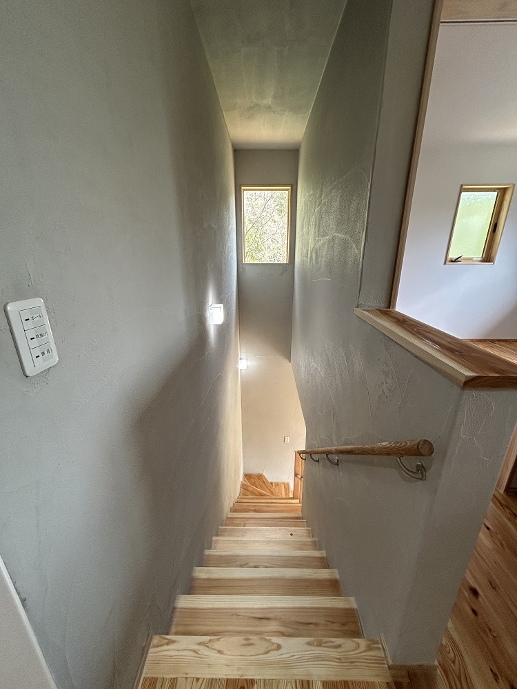 大きな窓から四季を感じる暮らし